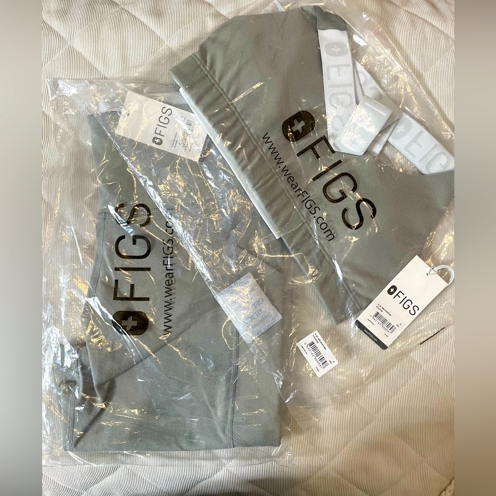 BNWT FIGS 🩶 300 Performance Leggings and Performance Underscrub Sport Bra Set
